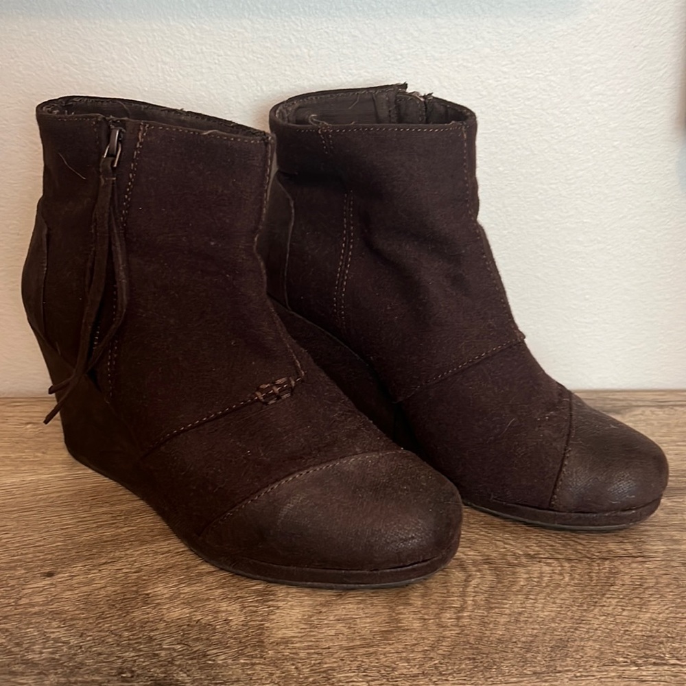 Tom’s Desert Wedge Bootie